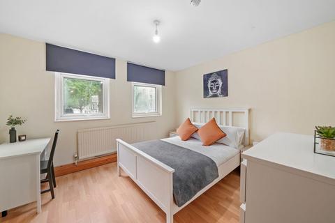 1 bedroom in a house share to rent, Chippenham Road, London W9