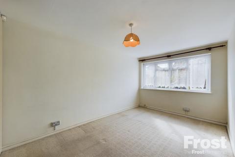 2 bedroom maisonette to rent, Adelaide Road, Ashford, Surrey, TW15