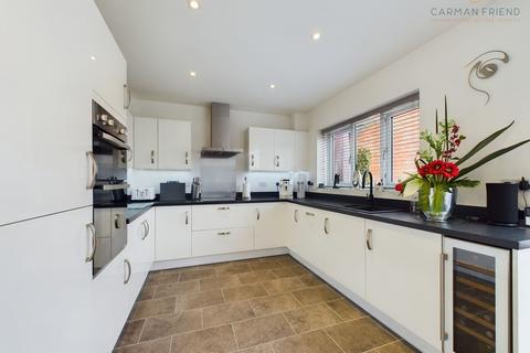 4 bedroom detached house for sale, Long Road, Broughton, CH4