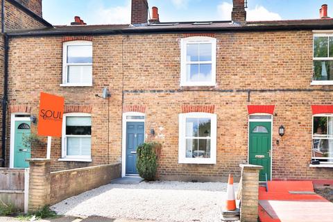 3 bedroom terraced house to rent, Cleveland Road, New Malden