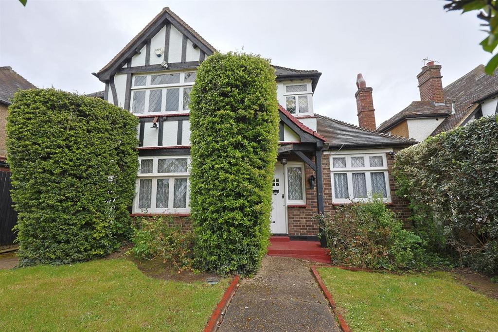 Edgware, Middlesex HA8 3 bed detached house for sale £850,000