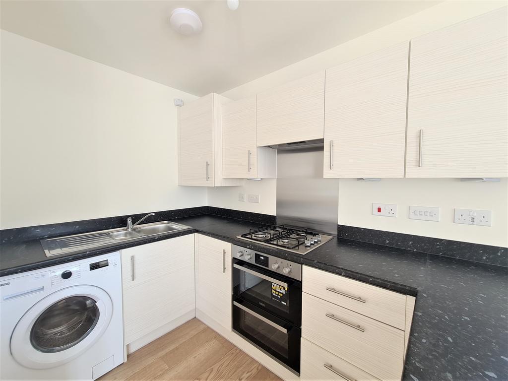 Beaminster Avenue, Preston PR4 2 bed apartment to rent £875 pcm (£202 pw)
