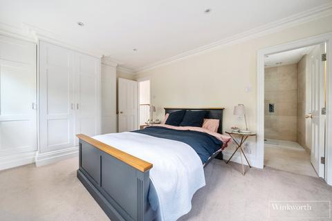 3 bedroom detached house to rent, Guildford Road, Bagshot, Surrey, GU19