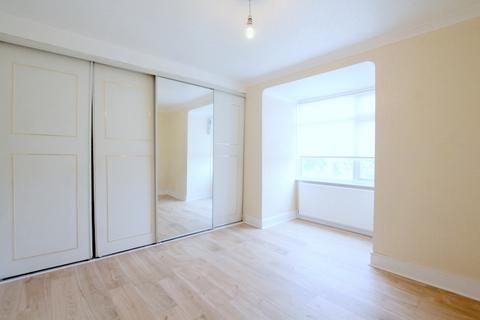 4 bedroom flat to rent, Twickenham Road, Isleworth TW7