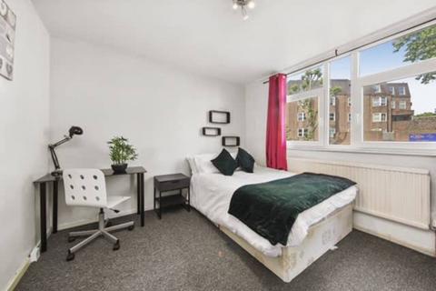 1 bedroom in a house share to rent, Chippenham Road, London W9