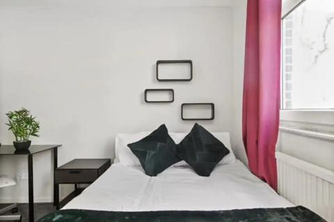 1 bedroom in a house share to rent, Chippenham Road, London W9