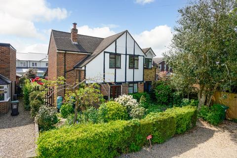 3 bedroom detached house for sale, Alexandra Road, Chipperfield WD4