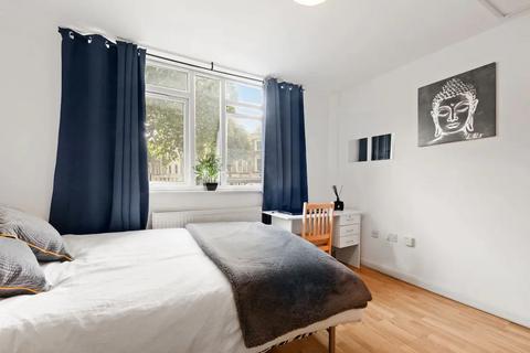 1 bedroom in a house share to rent, Chippenham Road, London W9