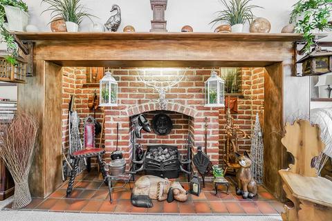 27 Bridge End, London, E17 4ER