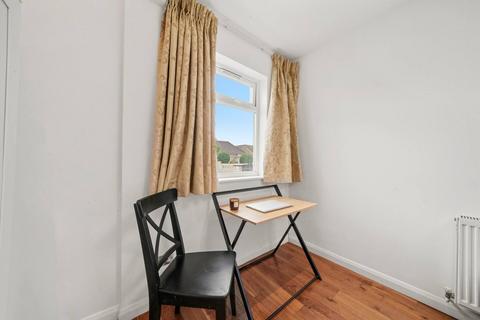 1 bedroom in a house share to rent, Lowfield Road, London W3