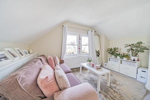 3 bedroom flat for sale, Lavender Gardens, Battersea