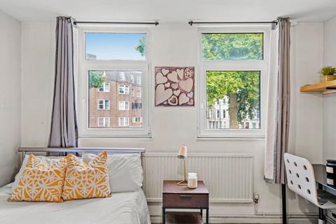 1 bedroom in a house share to rent, Chippenham Road, London W9