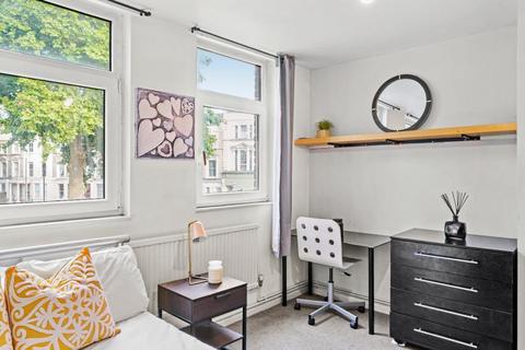 1 bedroom in a house share to rent, Chippenham Road, London W9