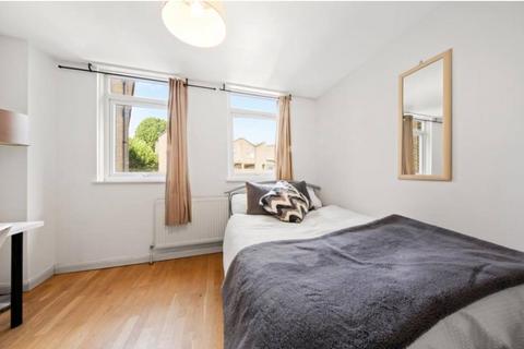 1 bedroom in a house share to rent, Chippenham Road, London W9