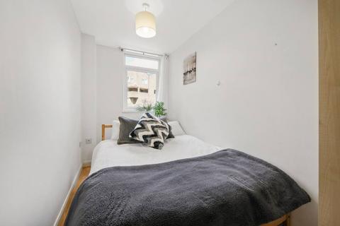 1 bedroom in a house share to rent, Chippenham Road, London W9