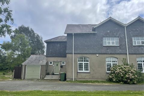 3 bedroom semi-detached house to rent, Bangor, Gwynedd, LL57