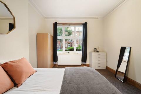 1 bedroom in a house share to rent, Randolph Avenue, London W9