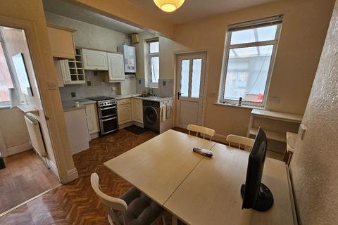 2 bedroom semi-detached house to rent, Percy Street, Rochdale