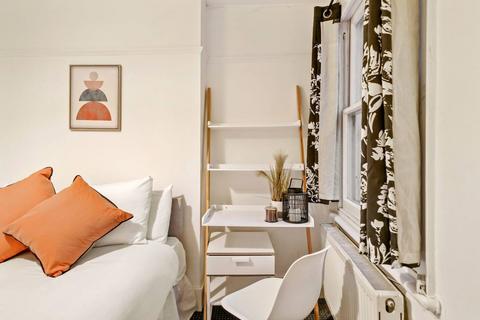 1 bedroom in a house share to rent, Lanark Place, London W9