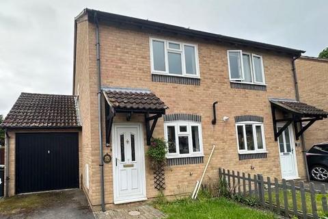 2 bedroom semi-detached house to rent, Fuller Close,  Thatcham,  RG19