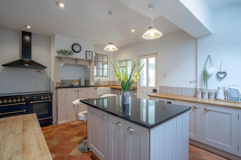 3 bedroom semi-detached house for sale, London Road, Suffolk IP19