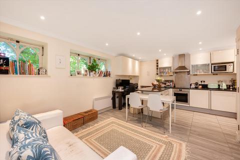 3 bedroom maisonette for sale, North End Way, London, NW3.