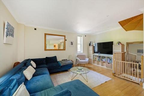 3 bedroom maisonette for sale, North End Way, London, NW3.