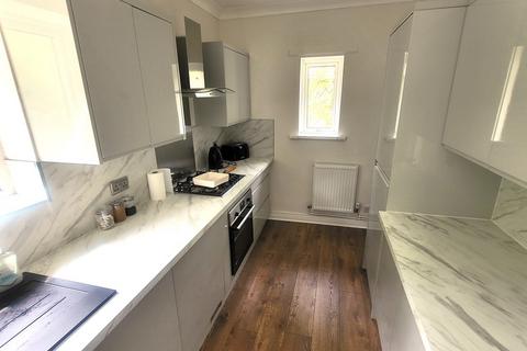 2 bedroom maisonette to rent, Sandringham Drive, Leeds LS17
