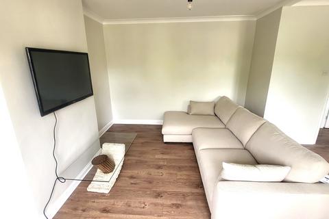 2 bedroom maisonette to rent, Sandringham Drive, Leeds LS17