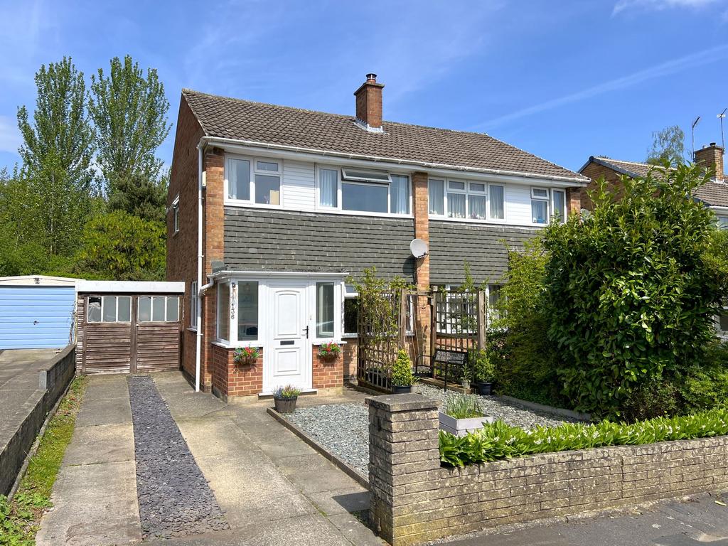 Fairways Avenue, Harrogate 3 bed semidetached house for sale £285,000
