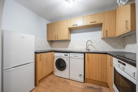 2 bedroom flat for sale, London Road, Newbury, RG14