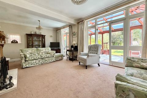 79 Hayes Way, Beckenham, BR3 6RR