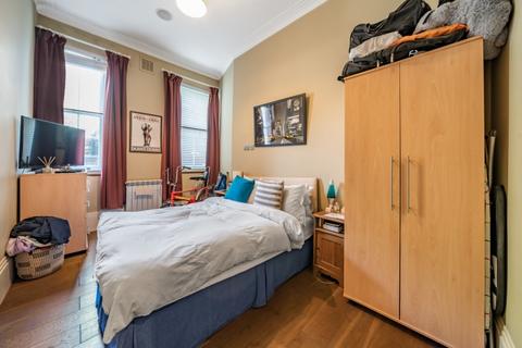 2 bedroom apartment to rent, Edgeley Road Clapham Common SW4