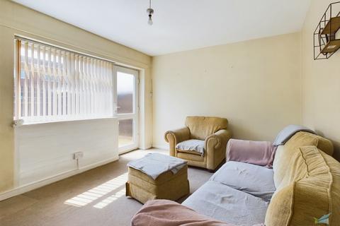 2 bedroom ground floor flat for sale, Amberley Ave, Wirral CH46