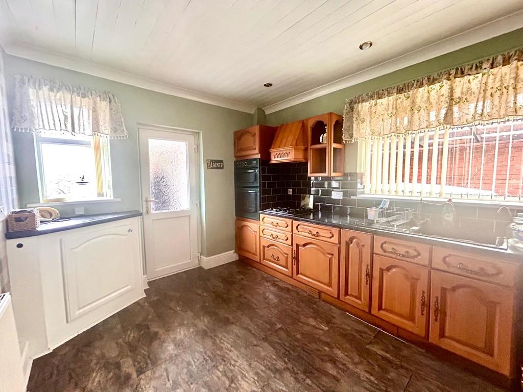 Sutton Road, Mansfield, Nottinghamshire 2 bed detached bungalow for