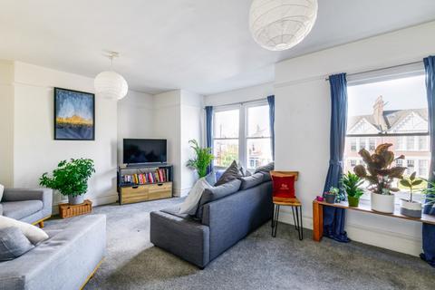 2 bedroom flat to rent, Telford Avenue Telford Park SW2
