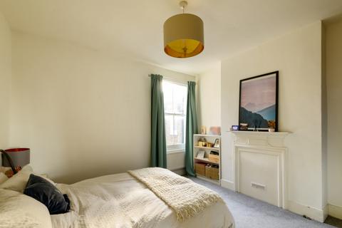 2 bedroom flat to rent, Telford Avenue Telford Park SW2