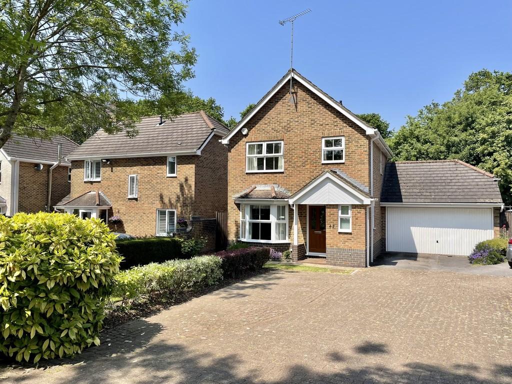 Hadrian Way, Corfe Mullen 3 bed detached house for sale £479,950
