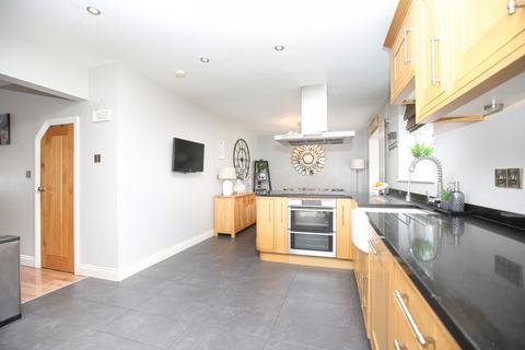 8 The Willows, Atherstone, CV9 3DH