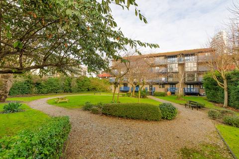 4 bedroom flat for sale, Lancaster Drive, Canary Wharf, London, E14