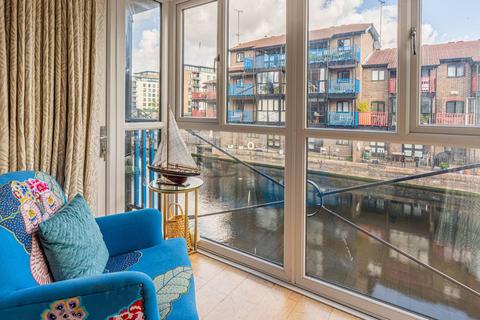 32 Lancaster Drive, London, E14 9PT