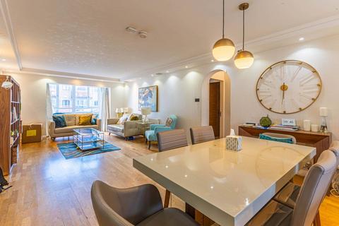 32 Lancaster Drive, London, E14 9PT
