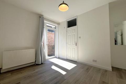 1 bedroom flat to rent, 44 Pooley Green Road, Egham TW20
