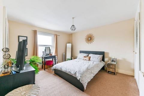 2 bedroom flat for sale, Whitehorse Lane, South Norwood, London, SE25