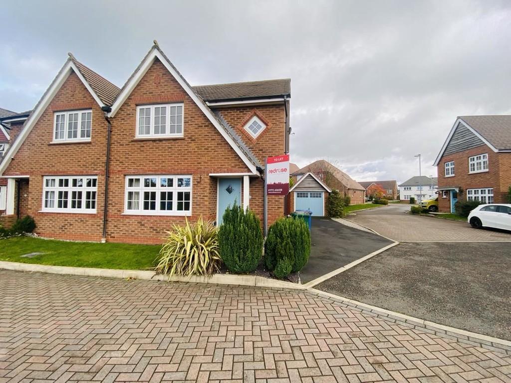 Shannon Close, Chorley PR7 3 bed semidetached house to rent £1,200