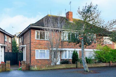 2 bedroom maisonette to rent, Grove Court, Grove Crescent, Kingston, Kingston upon Thames, KT1