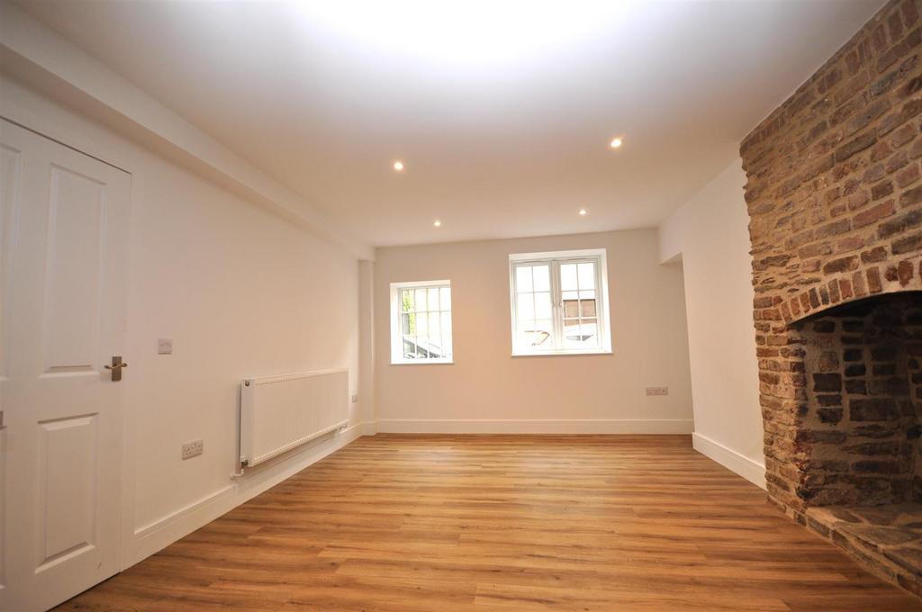 Kitchen / Living Room   Ground Floor Flat