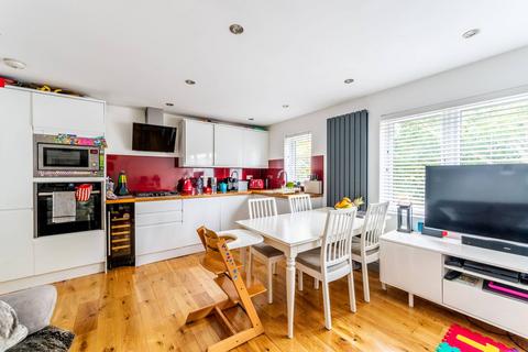 Flat 2, 24 Kensington Avenue, Thornton Heath, CR7 8BY