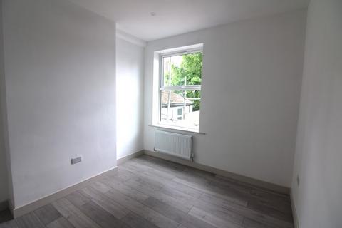 4 bedroom townhouse to rent, Balham High Road, London SW17