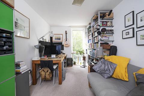 2 bedroom flat to rent, Trafalgar Gardens, Mile End, London, E1